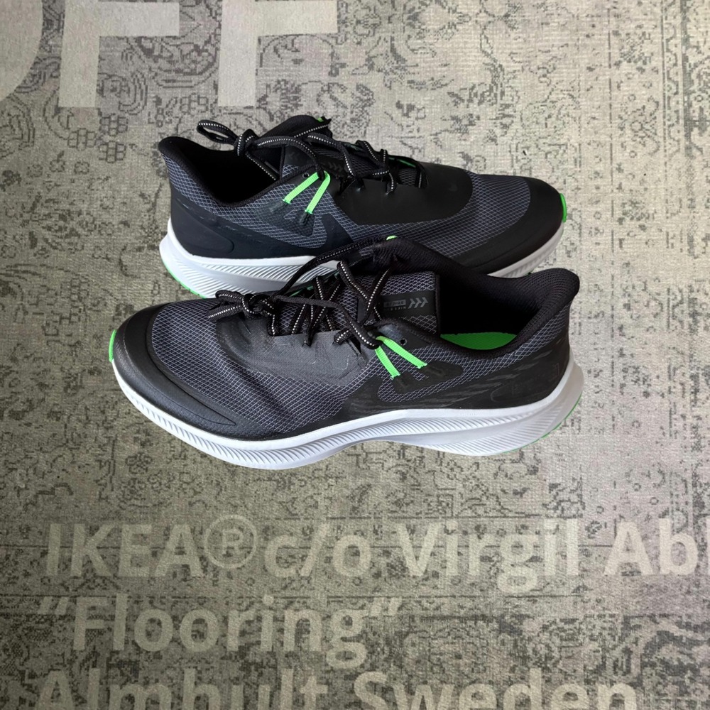 Nike Quest 3 Shield Running Shoes Mens 9.5 Black Green CQ8894-010 Excellent